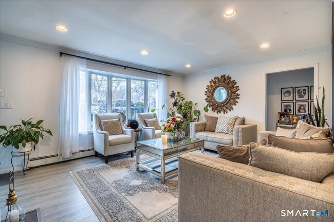 Building Photo - 56 Linden St