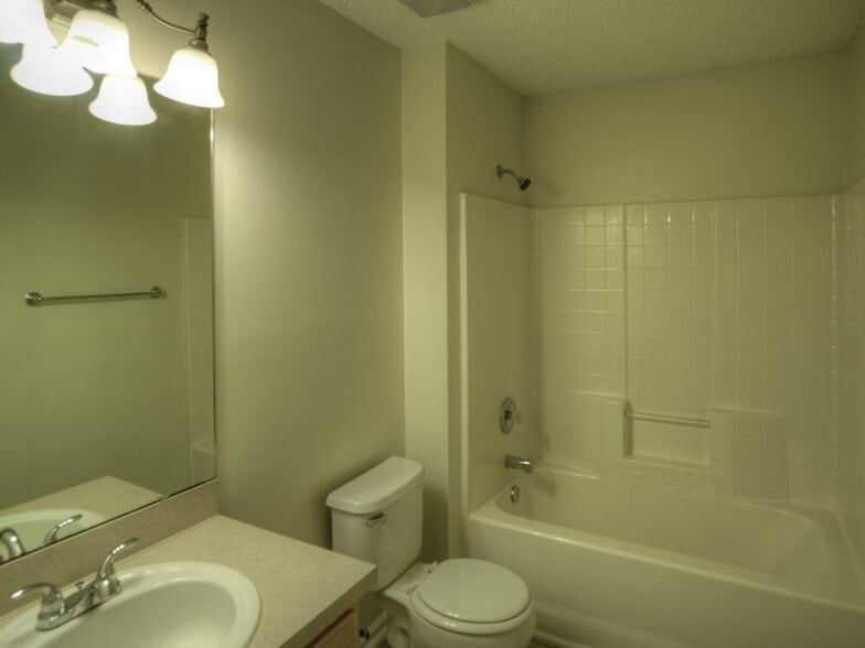 Building Photo - 3794 Blackthorn Ct