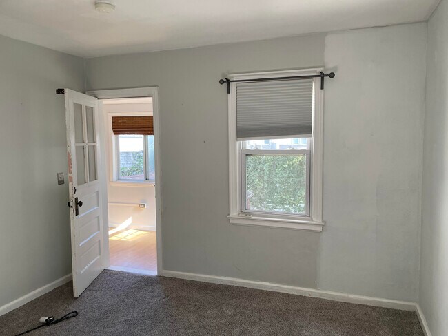 Building Photo - 278 Delawanna Ave