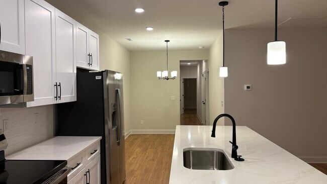 Building Photo - 4817 Victoria Ave