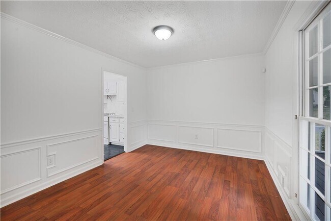 Building Photo - 328 Deerwood Dr