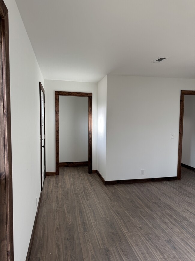 Building Photo - 914 Croft Cir