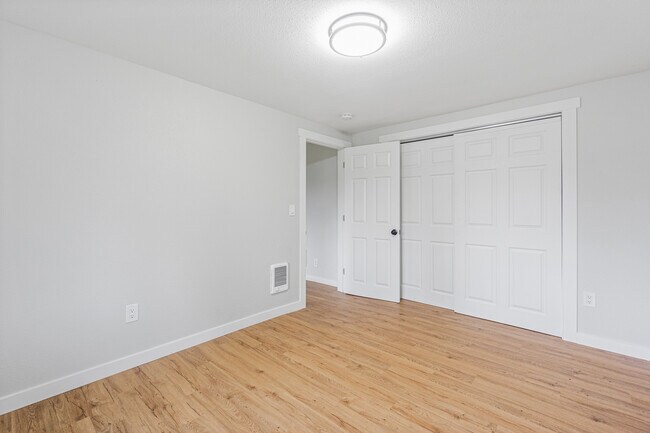 Building Photo - 5110 Diamond Blvd SW