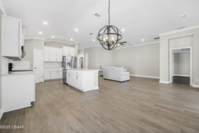 Building Photo - Stunning Waterfront 4 Bed Property in Sunn...