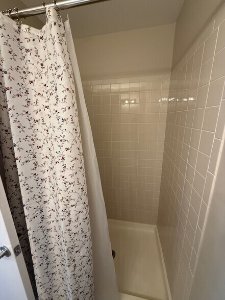 Building Photo - 32 Cherokee Dr