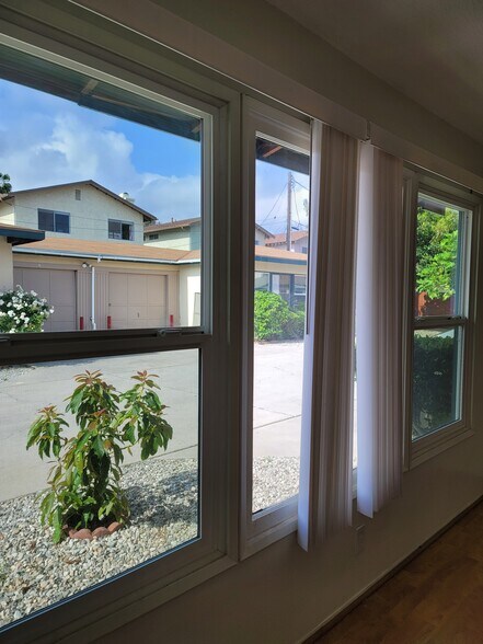 Building Photo - 25612 Oak St