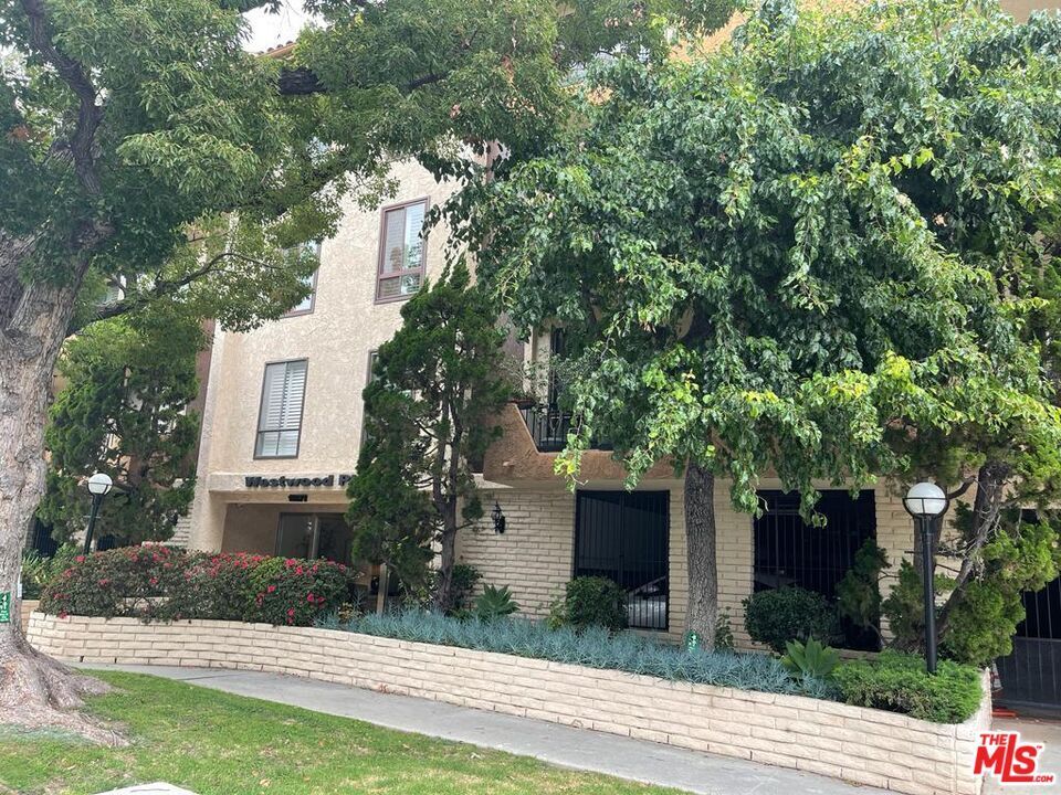 Building Photo - 10671 Holman Ave