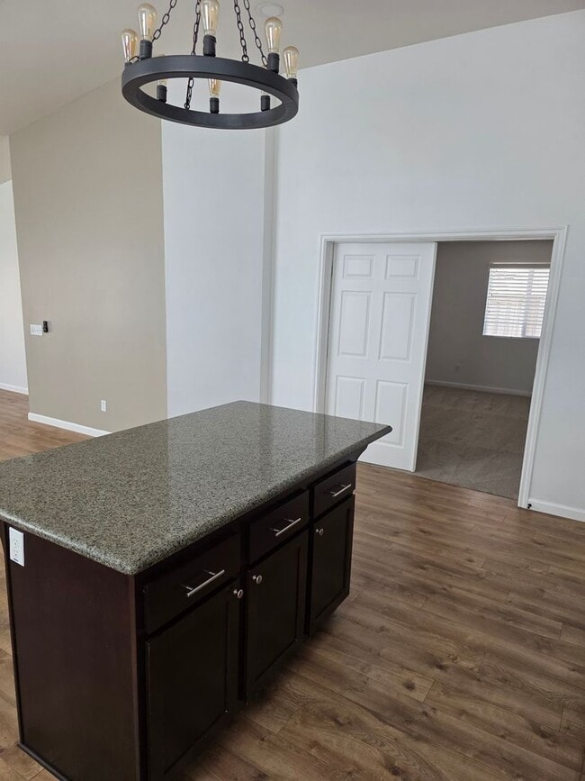 Building Photo - Beautiful Single Level 4 Bedroom located in Canyon Hills