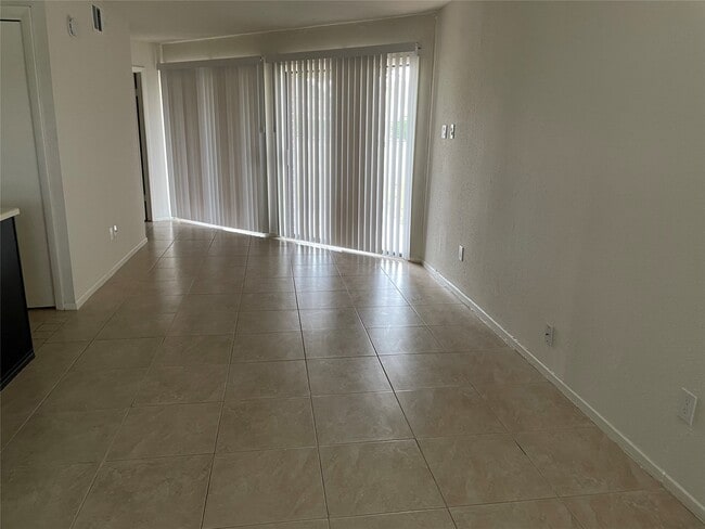 Building Photo - 6107 Snug Harbor Blvd