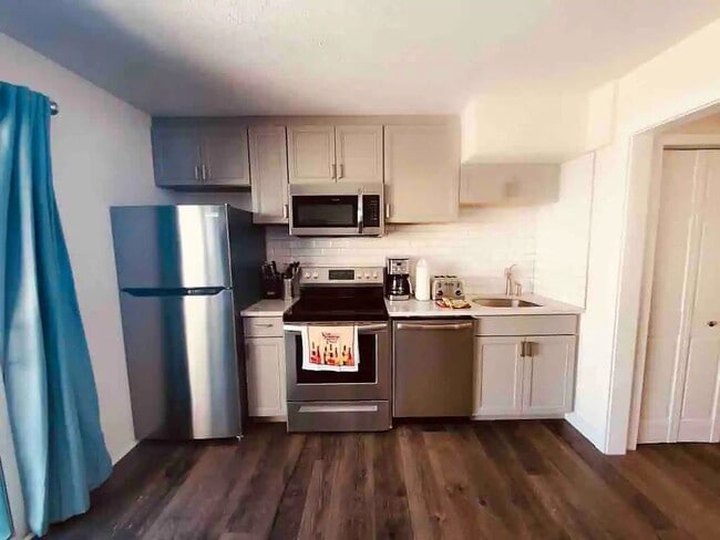 Building Photo - Long Term Rental- Summit Yacht Club 15K