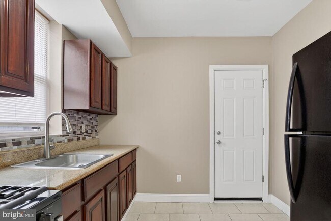 Building Photo - 3300 Dudley Ave