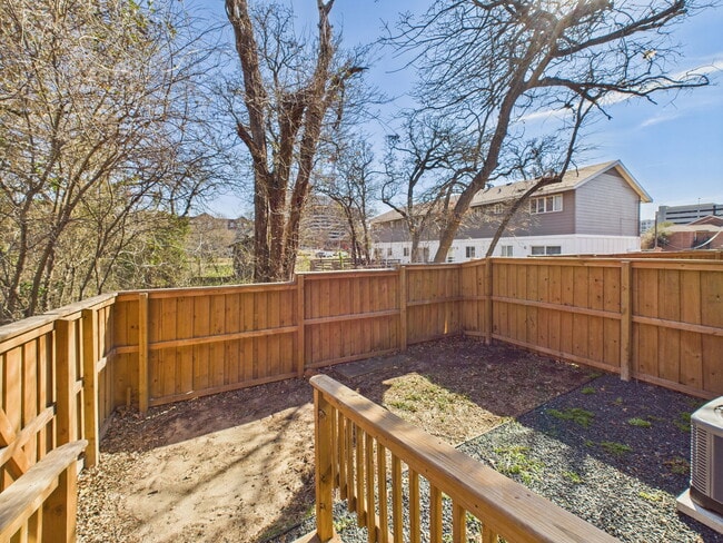 Building Photo - 607 Foch St