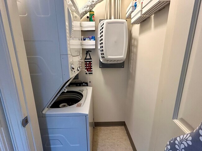 Building Photo - 1849 Green Bay Rd