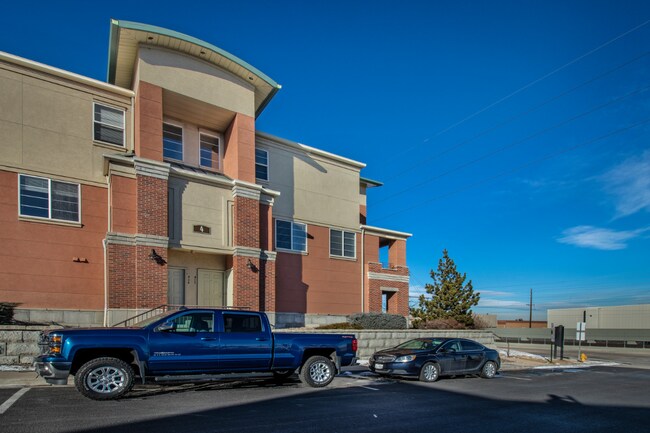 Building Photo - 2BD/2.5BA Condo with Parking Spot and Garage at Parkhill  AVAIL NOW!