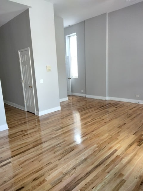 Building Photo - 2000-2002 W Chicago Ave