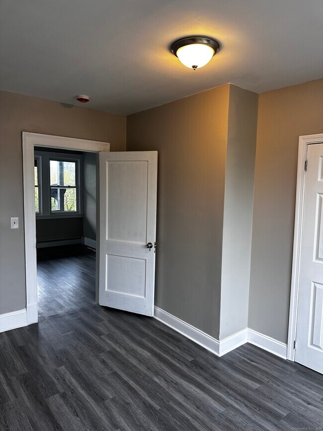 Primary Photo - 19 Colonial St