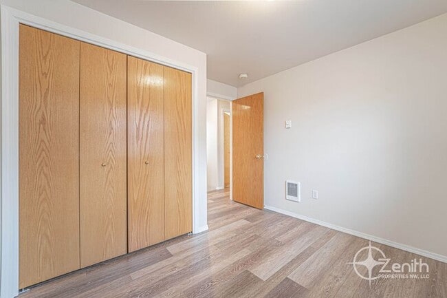 Building Photo - 1216 W 22nd St