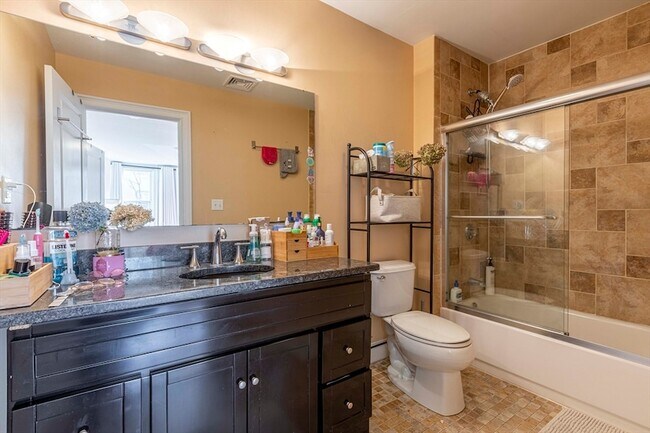 Building Photo - 535 Cambridge St