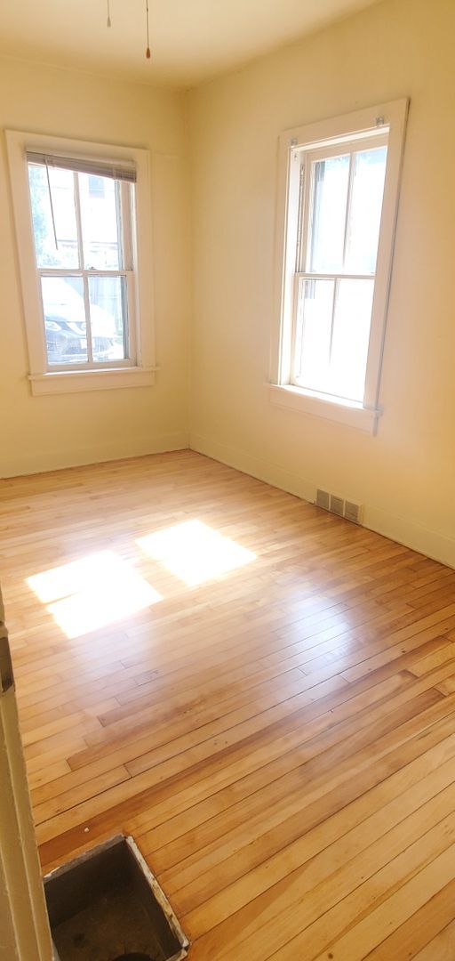 Building Photo - 218 N Oakland Ave