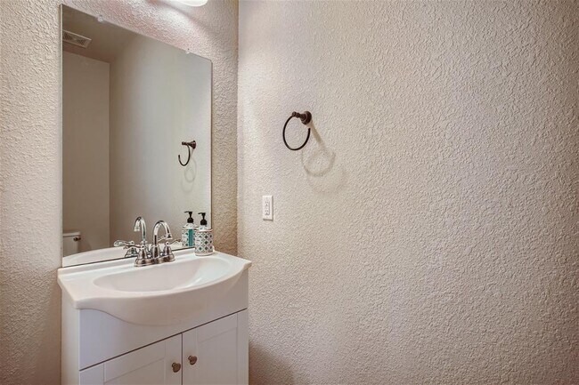 Building Photo - 1604 Los Olivios Wy