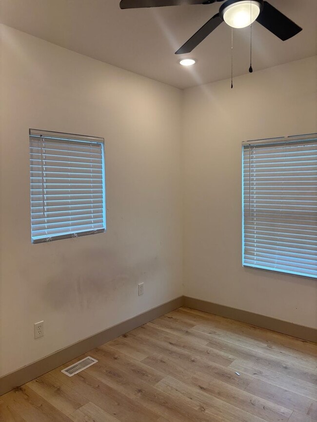 Building Photo - 308 W Worley St