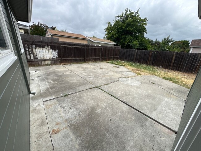 Building Photo - AVAILABLE! OPEN HOUSE SUNDAY 4:30-6:00 PM
