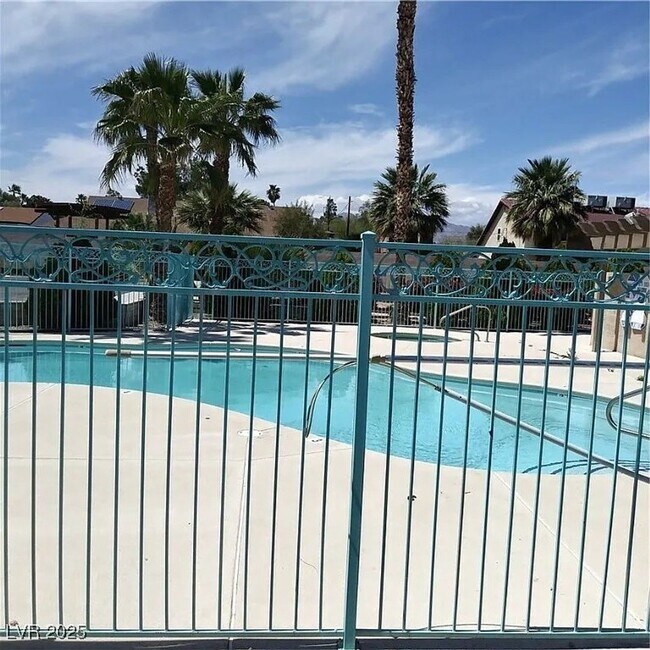 Building Photo - NW Areas. Condo Unit Upstairs