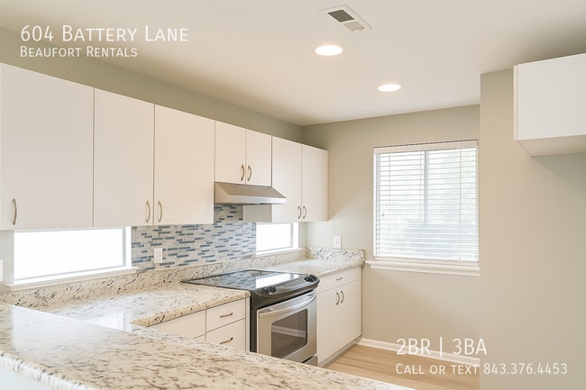 Building Photo - 604 Battery Ln