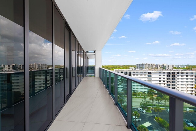 Building Photo - 900 N Ocean Blvd