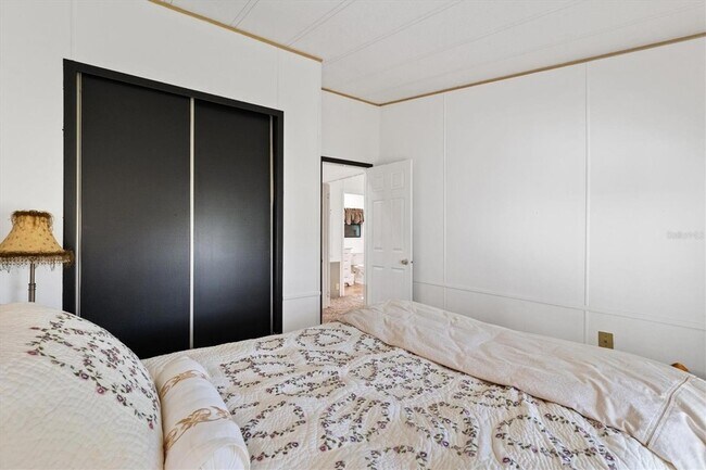 Building Photo - 732 Royal Palm Ave