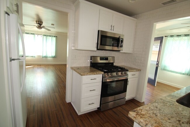 Building Photo - Custom one bedroom with large living room and much more!