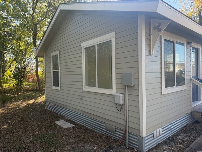 Building Photo - 4810 John Victor Dr