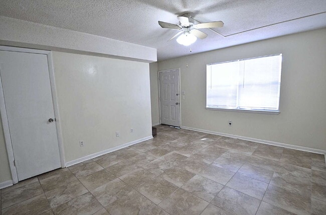 Building Photo - MOVE-IN SPECIAL: $300 OFF FIRST MONTH'S RENT!!
