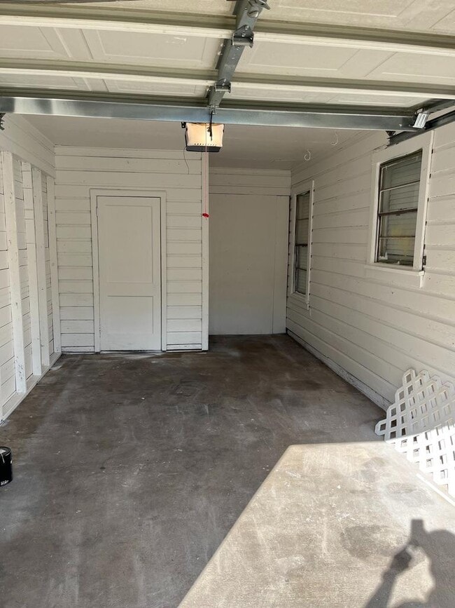 Building Photo - 138 Vandenburg Dr