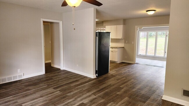 Building Photo - Turn the Key to Comfort & Convenience. MOV...