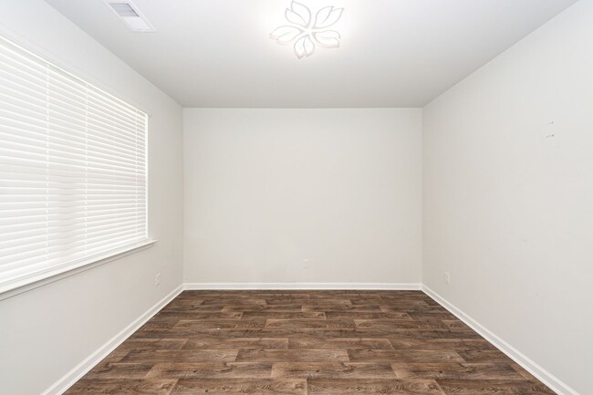 Building Photo - 4 Bedroom 2.5 Bath Home in Cane Bay Planta...