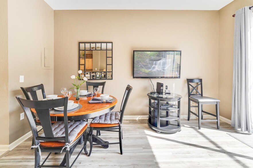 dining room - 7663 Sir Kaufmann Ct