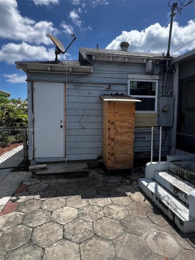 Building Photo - 707 N J St