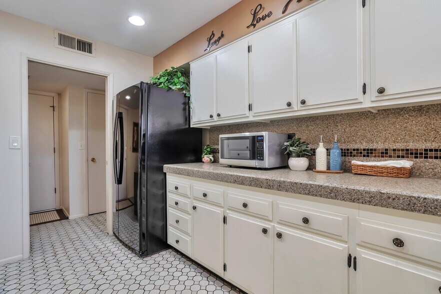 Building Photo - 10113 W Pebble Beach Dr
