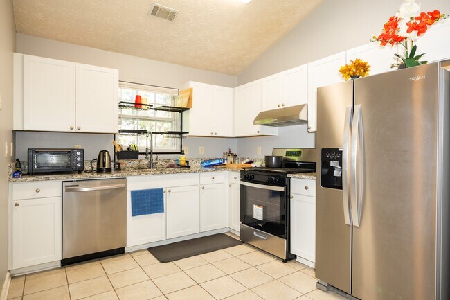 Building Photo - 599 Rivulett Ct