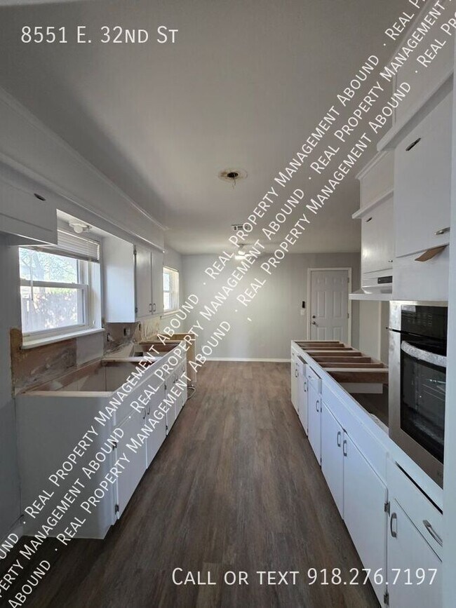 Building Photo - 8551 E 32nd St