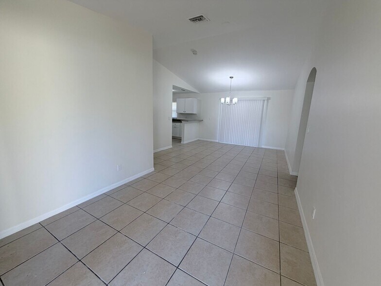 Building Photo - Recently Remodeled