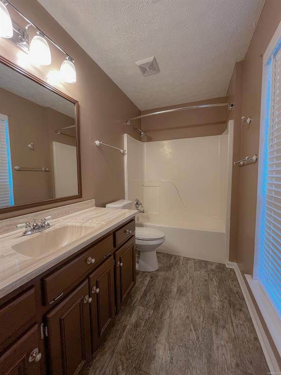 Building Photo - 121 Hickory Trail