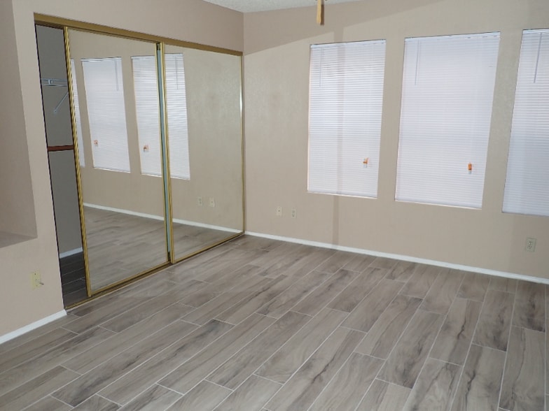 Building Photo - 2333 E Southern Ave