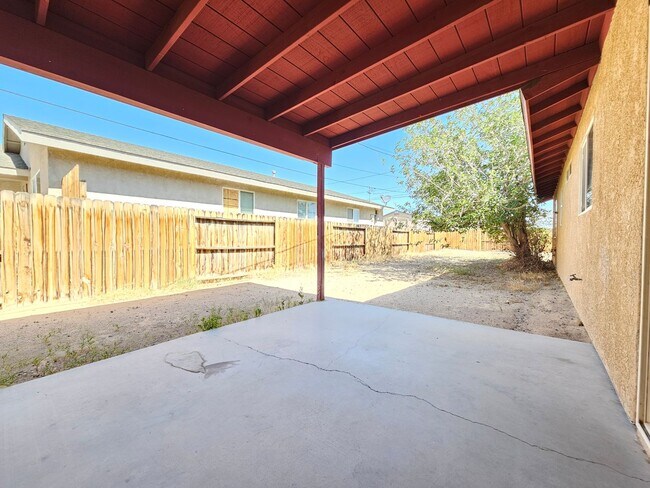 Building Photo - Cozy 3 bed 2 bath