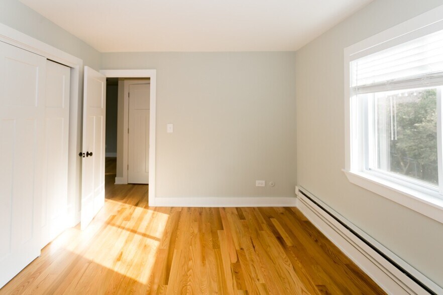 Building Photo - 727 Elm Pl