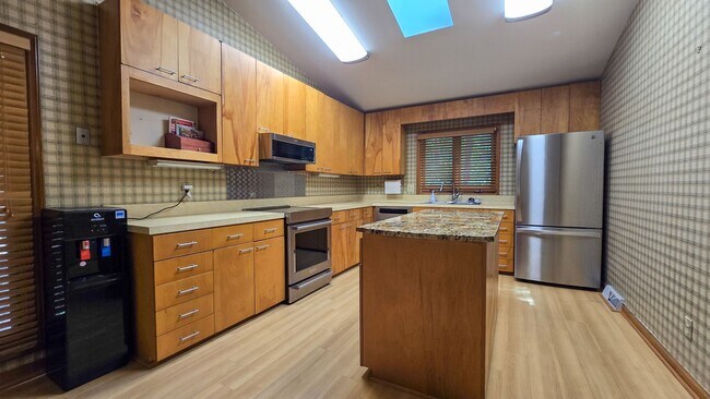Building Photo - 632 Browning Pl