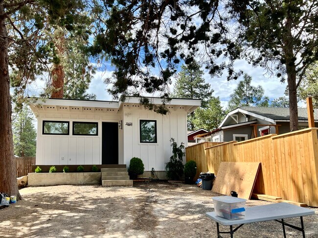 Building Photo - 1501 NW Newport Ave