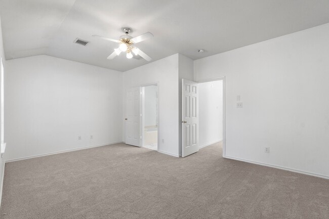 Building Photo - 122 S Walden Elms Cir