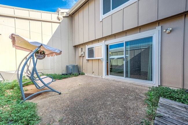 Building Photo - 11609 Village Pl Dr